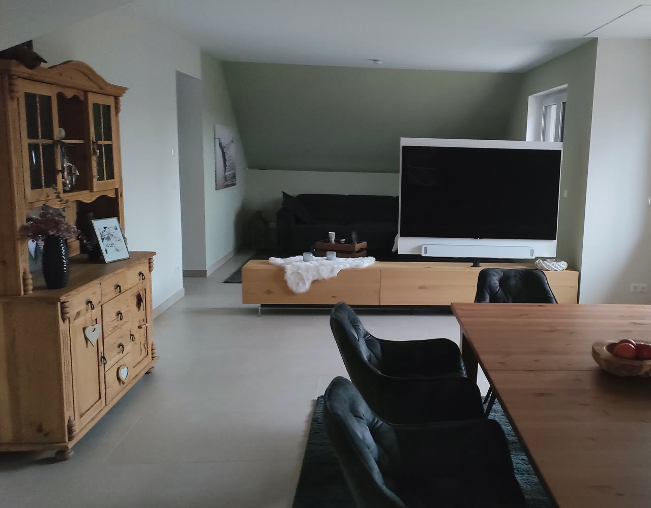Kundenfoto: großer Roto mit Erweiterung, TV und Soundbar im Wohnzimmer