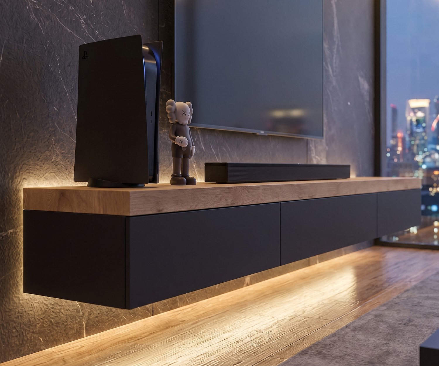 Hängendes TV Lowboard im Wohnzimmer: Livitalia Lowboard mit dicker Abdeckplatte aus Holz, dunkle Wandpaneele, modernes Design für ein perfektes Gaming Wohnzimmer