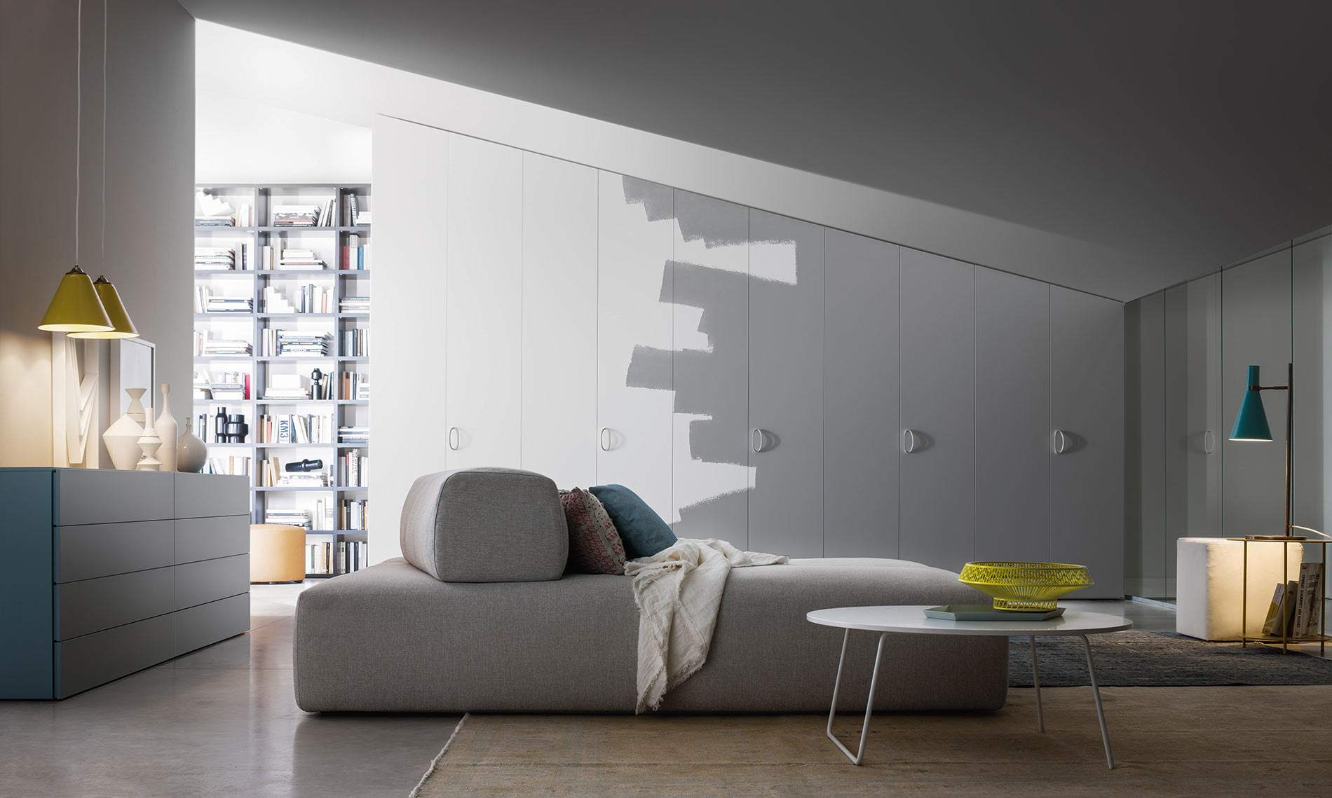 Anstreichbarer Kleiderschrank für Dachschräge Anstreichbarer Kleiderschrank für Dachschräge