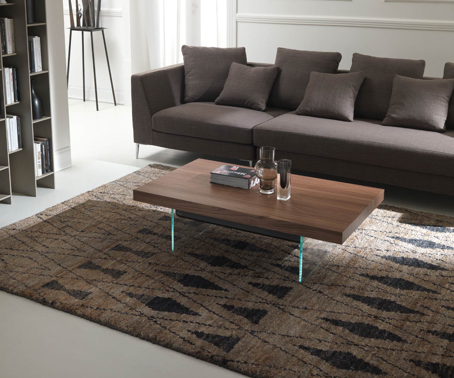 Ozzio Couchtisch Bellagio Nussbaum auf transparenten Füßen Ozzio Couchtisch Bellagio Nussbaum auf transparenten Füßen