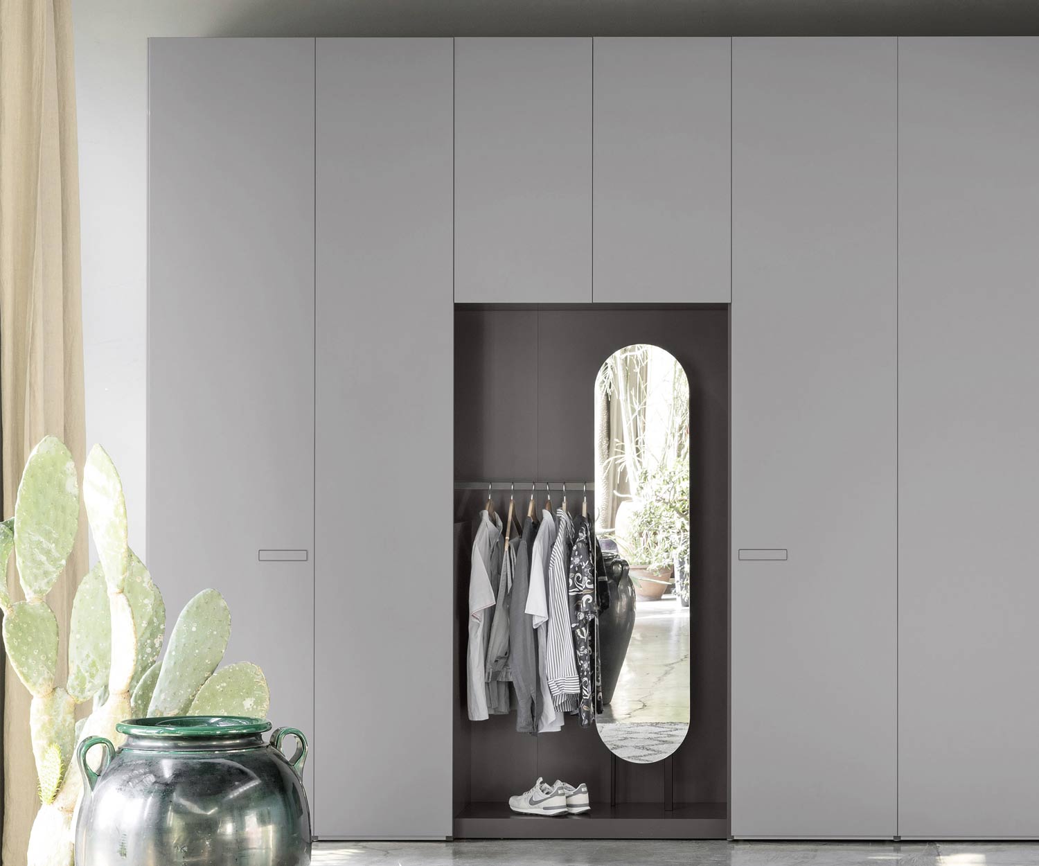 Moderner Designer Kleiderschrank für Flur mit offener Garderobe Moderner Designer Kleiderschrank für Flur mit offener Garderobe