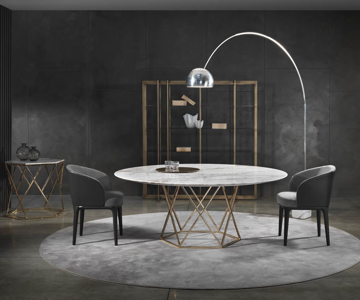 Bequemer Lehnstuhl Paris in Samt Hellgrau im Esszimmer Bequemer Lehnstuhl Paris in Samt Hellgrau im Esszimmer