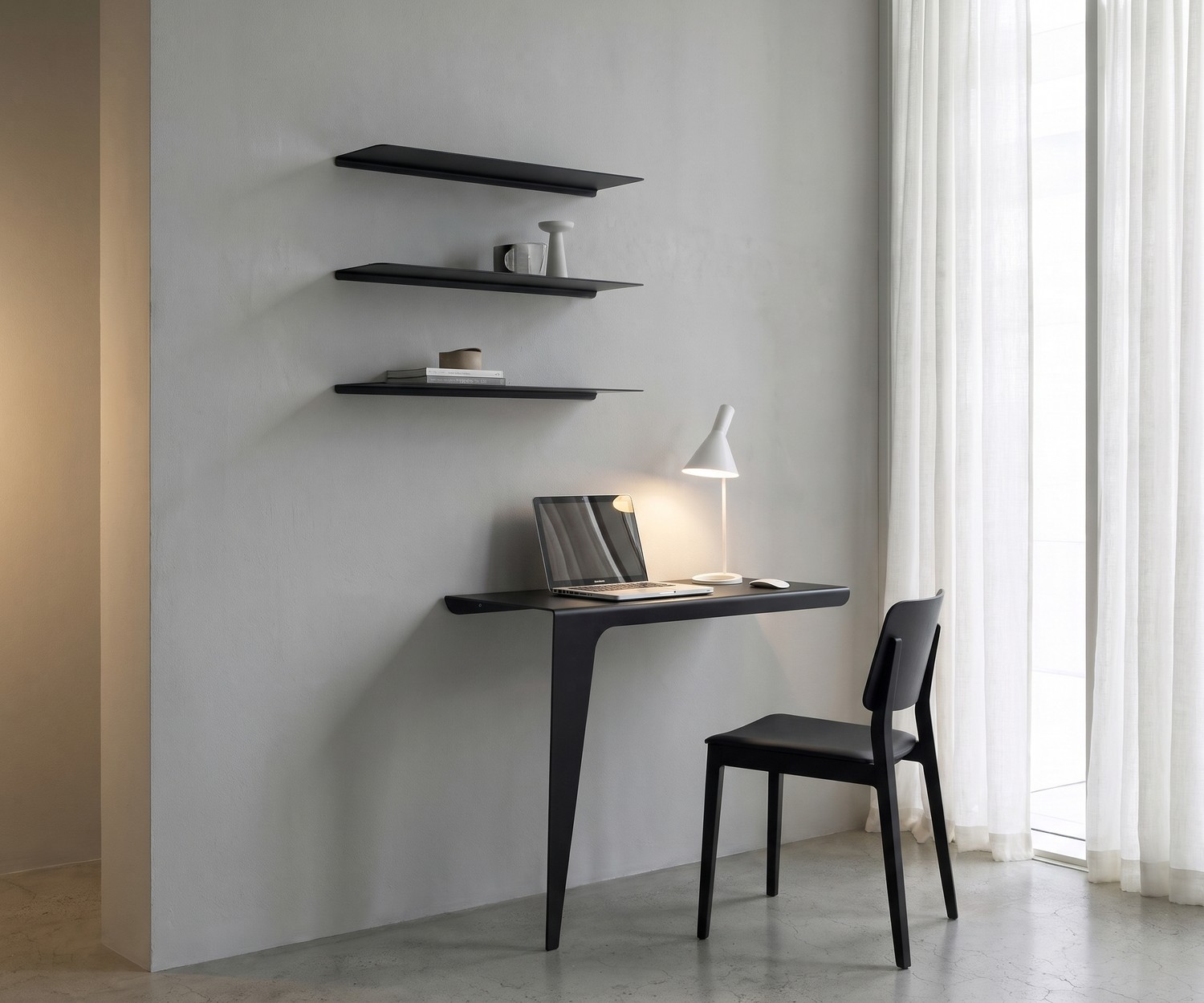 MEME Design Wandkonsole Lama aus Metall MEME Design Konsole Lama aus Metall als schlanker Wand-Schreibtisch im modernen Arbeitszimmer in Schwarz.