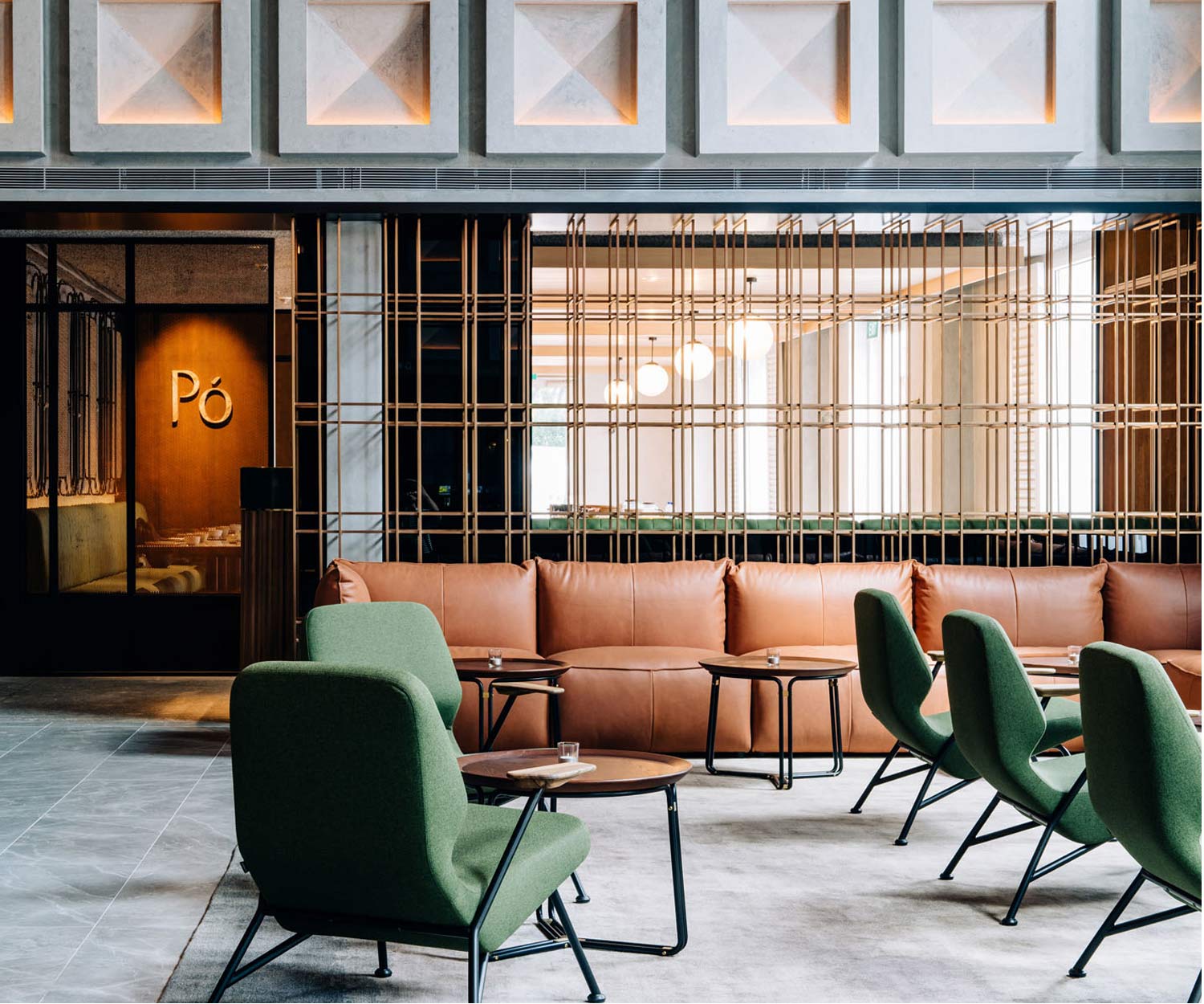 Prostoria Designer Sessel Oblique mit Massivholz Armlehnen