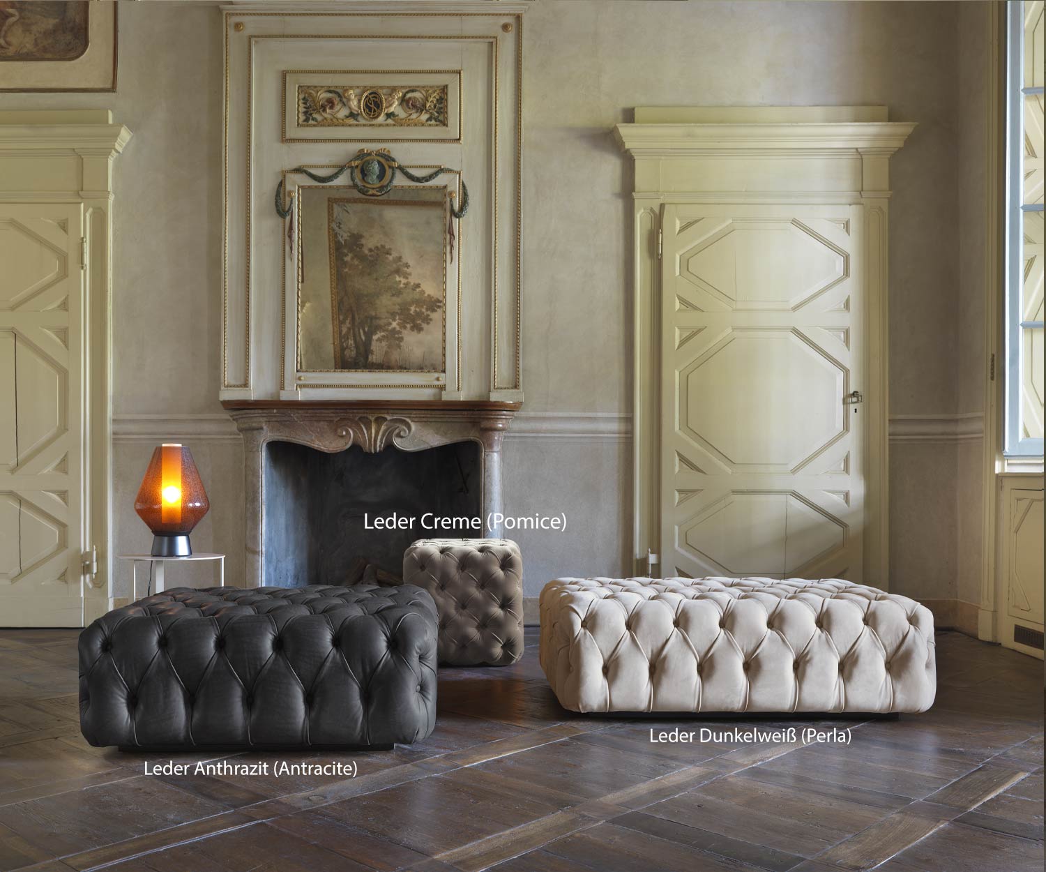Moderner Marelli Designer Pouf Matisse vor Kamin Stoffbezug Leder Anthrazit Weiß Moderner Marelli Designer Pouf Matisse vor Kamin Stoffbezug Leder Anthrazit Weiß