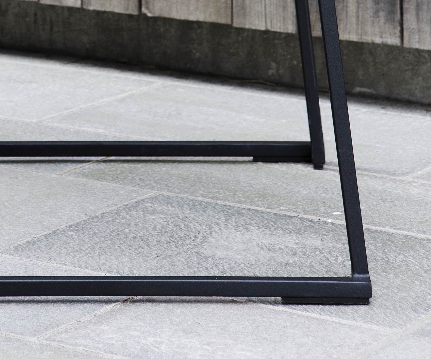 Hochwertiger Oasiq Muze Armlehnstuhl im Detail Kufengestell Hochwertiger Oasiq Muze Armlehnstuhl im Detail Kufengestell