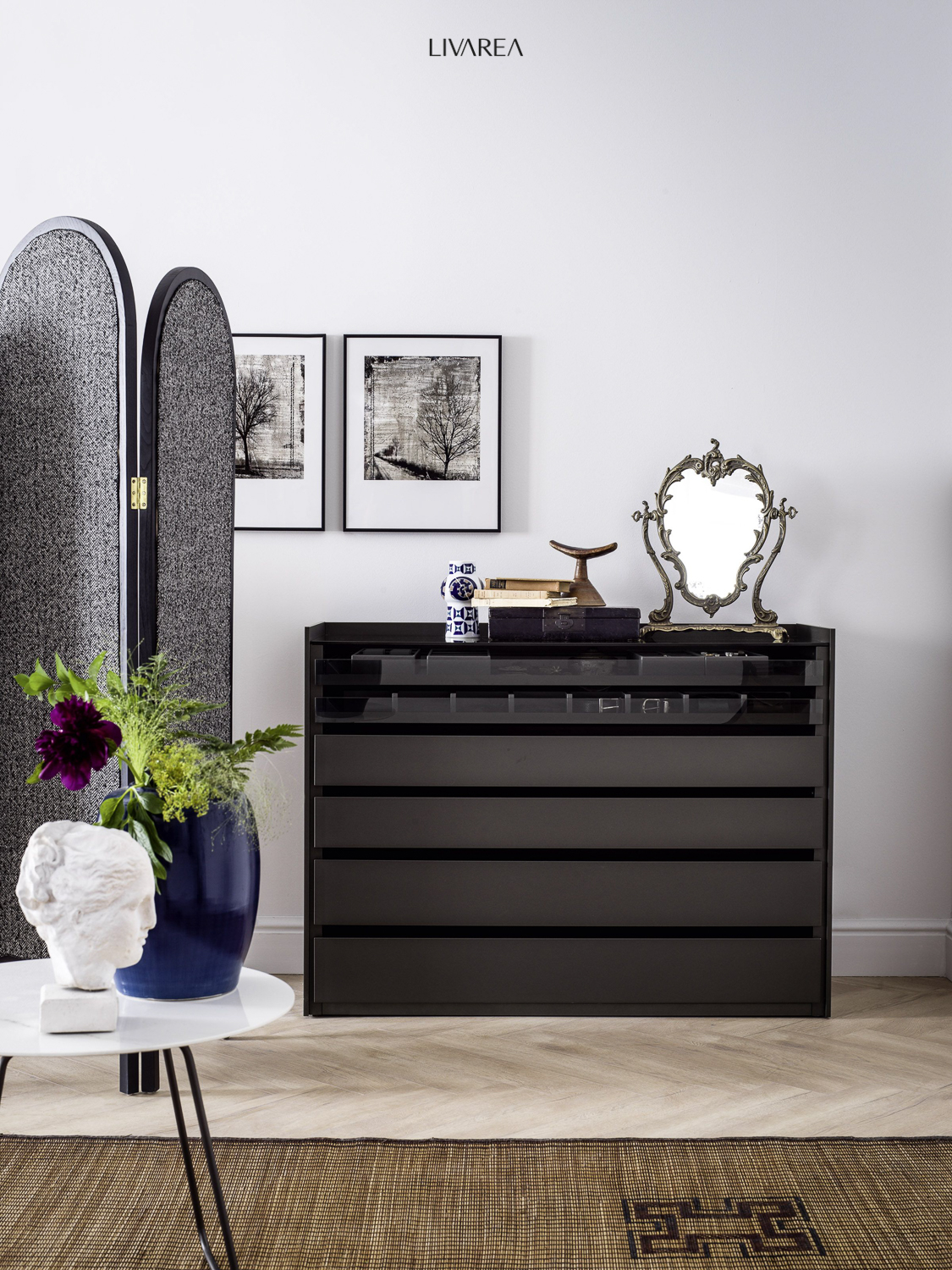 Design Kommode mit viel Stauraum für Kleidung und Accessoires Design Kommode mit viel Stauraum für Kleidung und Accessoires