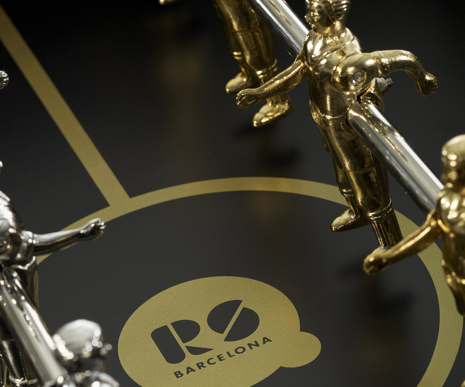 RS Barcelona RS#3 Wood Gold Kicker Spielfeld Schwarz Gold RS Barcelona RS#3 Wood Gold Kicker Spielfeld Schwarz Gold