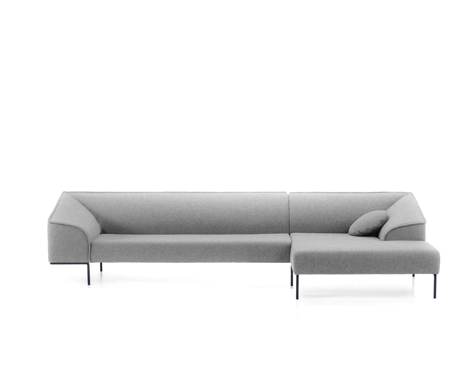 Prostoria Seam in Hellgrau als Ecksofa mit Chaiselongue rechts Prostoria Seam in Hellgrau als Ecksofa mit Chaiselongue rechts