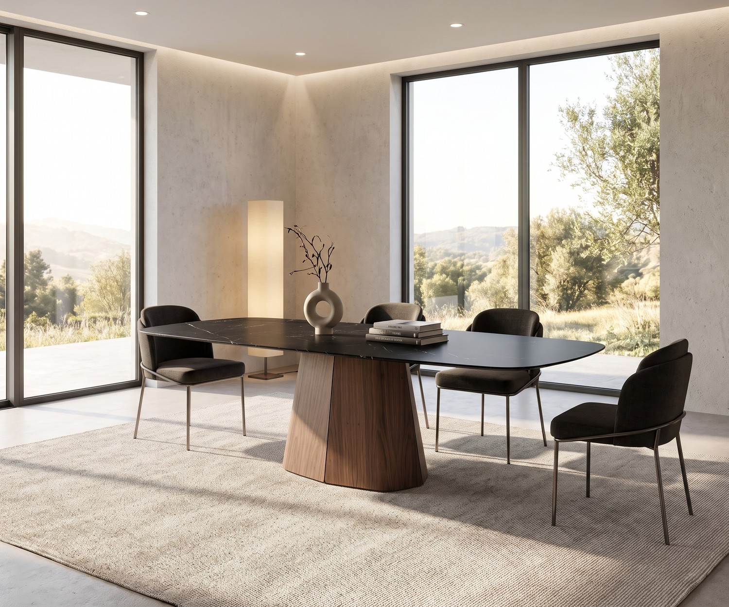 Ovaler al2 tessera 001 Esstisch aus Holz al2 tessera 001 Design Esstisch oval aus Holz im hellen Esszimmer mit Designstühlen und Blick ins Grüne.