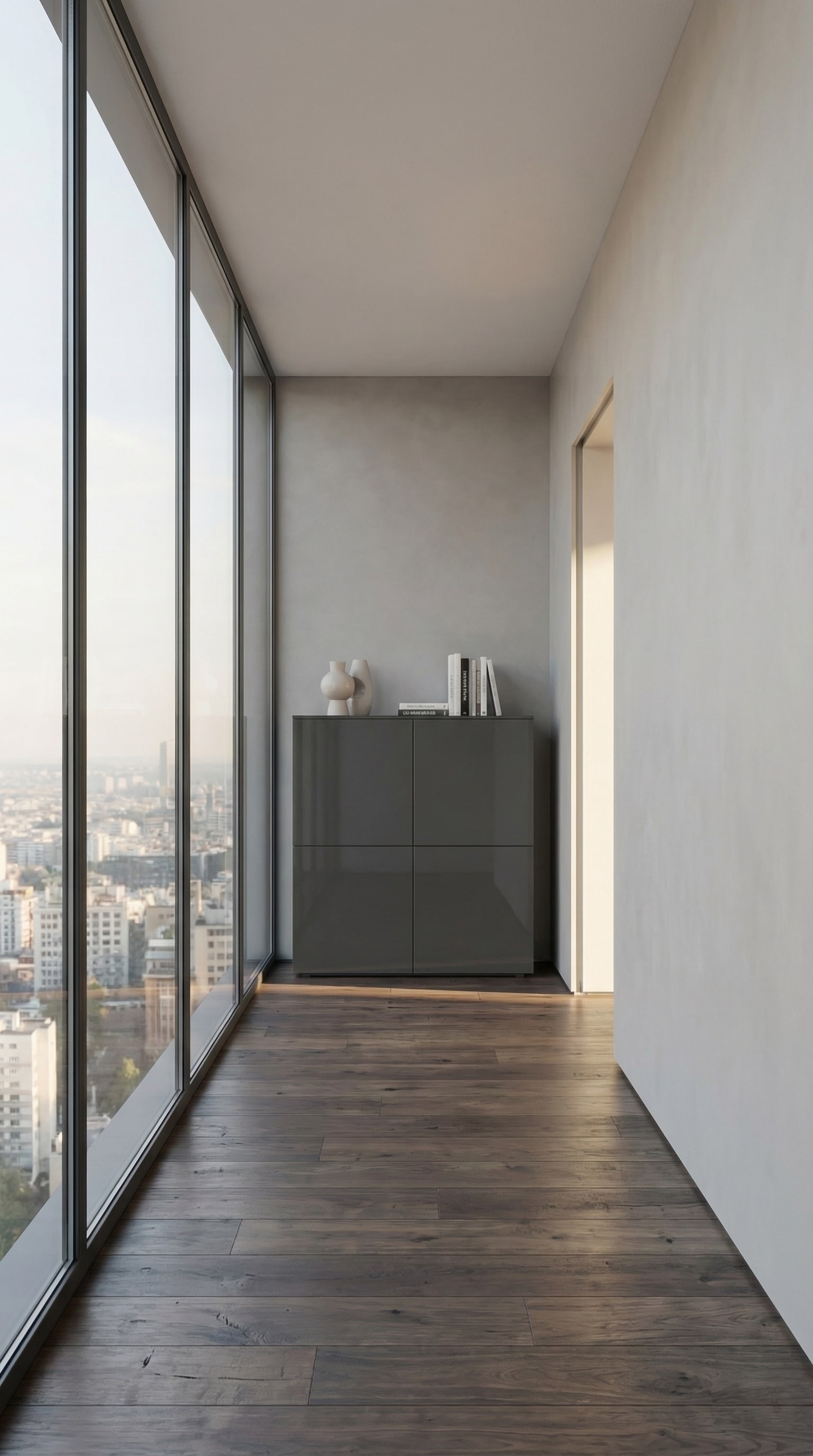 Livitalia Highboard Four in einem schmalen, hellen Flur mit architektonischen Details. Livitalia Highboard Four in einem schmalen, hellen Flur mit architektonischen Details.