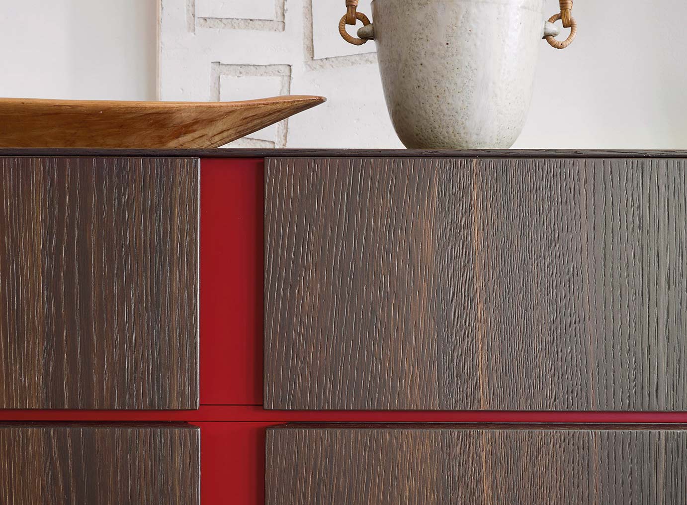 Furnierte Front eines Designer Sideboards