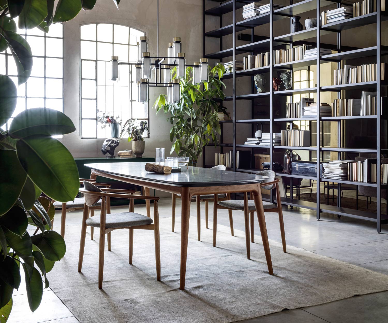 Weißer Marmor Tisch Hanami von Novamobili mit Walnuss Gestell Weißer Marmor Tisch Hanami von Novamobili mit Walnuss Gestell