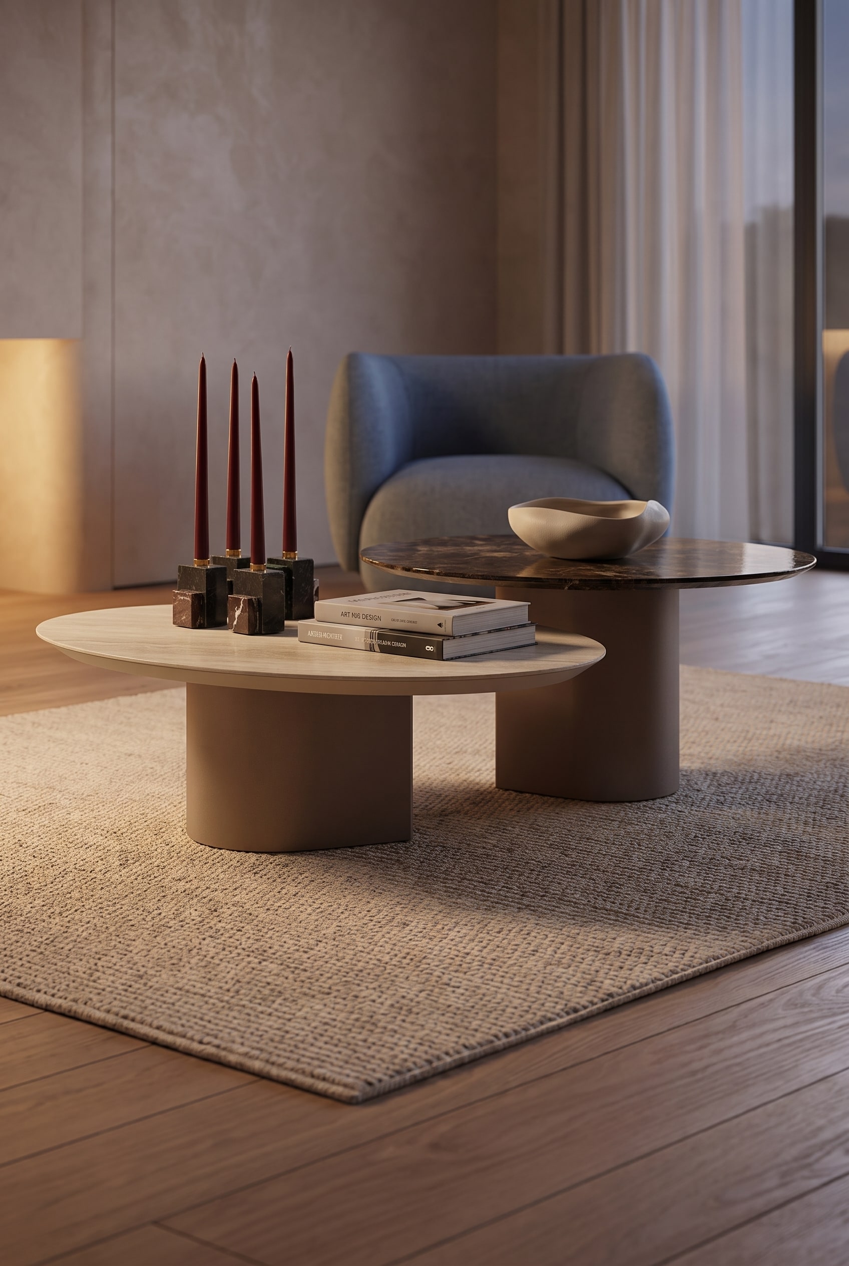 Modernes Wohnzimmer mit einem Couchtisch, der eine edle Walnussholz-Tischplatte mit einem anthrazitfarbenen, filigranen Metallgestell kombiniert, dekoriert mit Bildb&auml;nden.