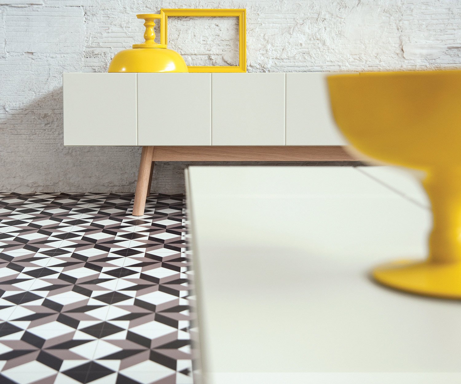 Modernes al2 Design Design Lowboard MOS I KO 005 B in Weiß auf massiven Standbeinen Modernes al2 Design Design Lowboard MOS I KO 005 B in Weiß auf massiven Standbeinen