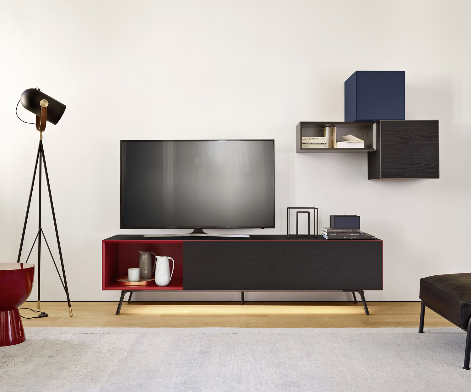 Livitalia Design Design Lowboard Minimal Eiche Dunkel Innenraum der Box Schwarz Matt lackiert LED Livitalia Design Design Lowboard Minimal Eiche Dunkel Innenraum der Box Schwarz Matt lackiert LED