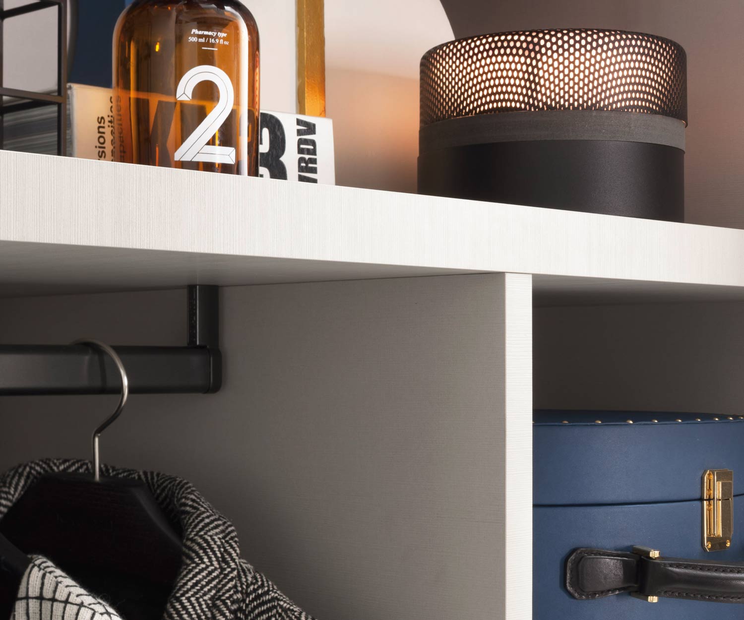 3,8 cm starker Armadi Einlegeboden von Novamobili als Zubehör für die Kleiderschränke 3,8 cm starker Armadi Einlegeboden von Novamobili als Zubehör für die Kleiderschränke