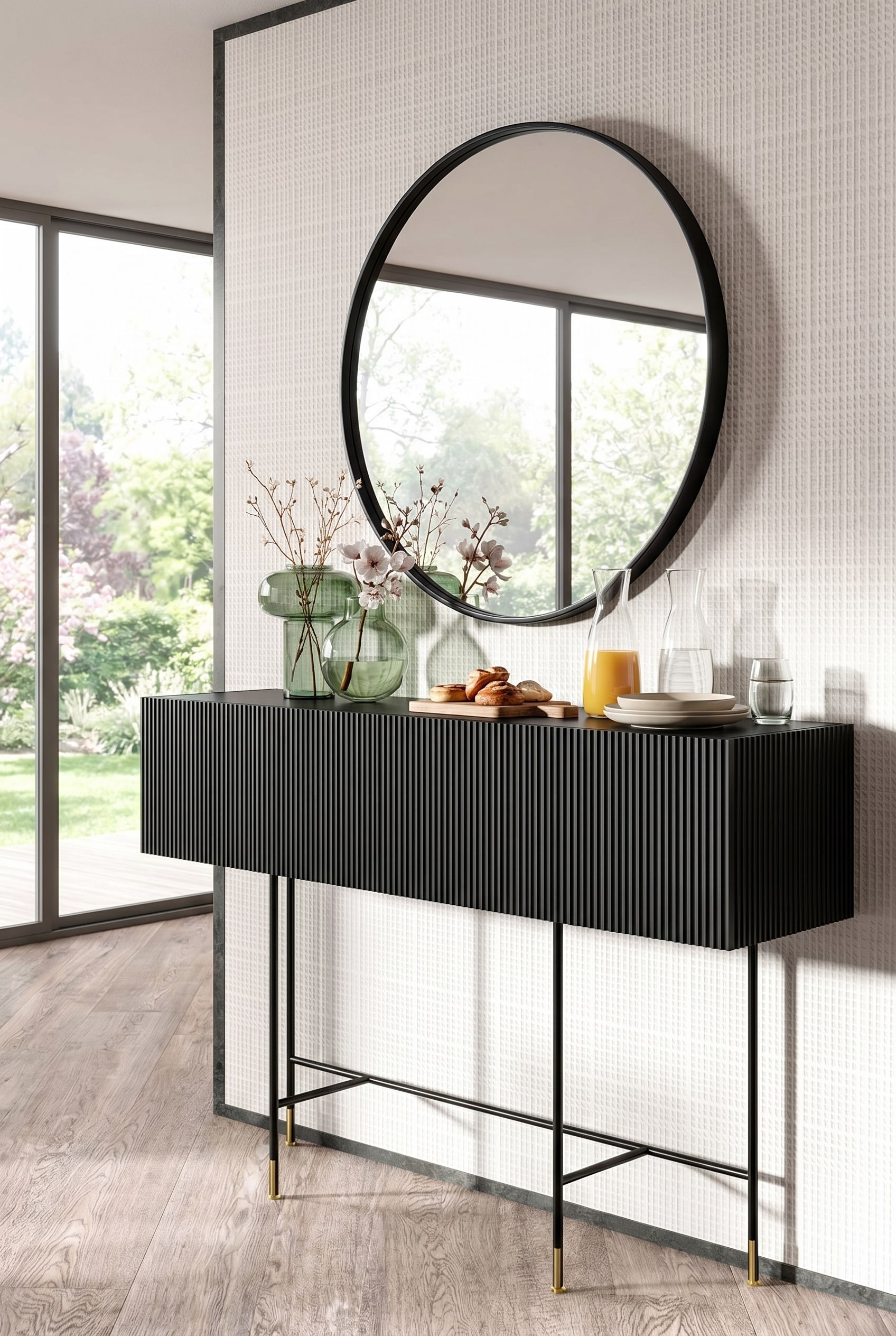 Elegantes schwarzes Capo d'Opera Aero Bar Sideboard mit geriffelter Front, dekoriert mit grünen Glasvasen und einem runden Spiegel im Hintergrund, ideal für den Frühlingsbrunch. Elegantes schwarzes Capo d'Opera Aero Bar Sideboard mit geriffelter Front, dekoriert mit grünen Glasvasen und einem runden Spiegel im Hintergrund, ideal für den Frühlingsbrunch.