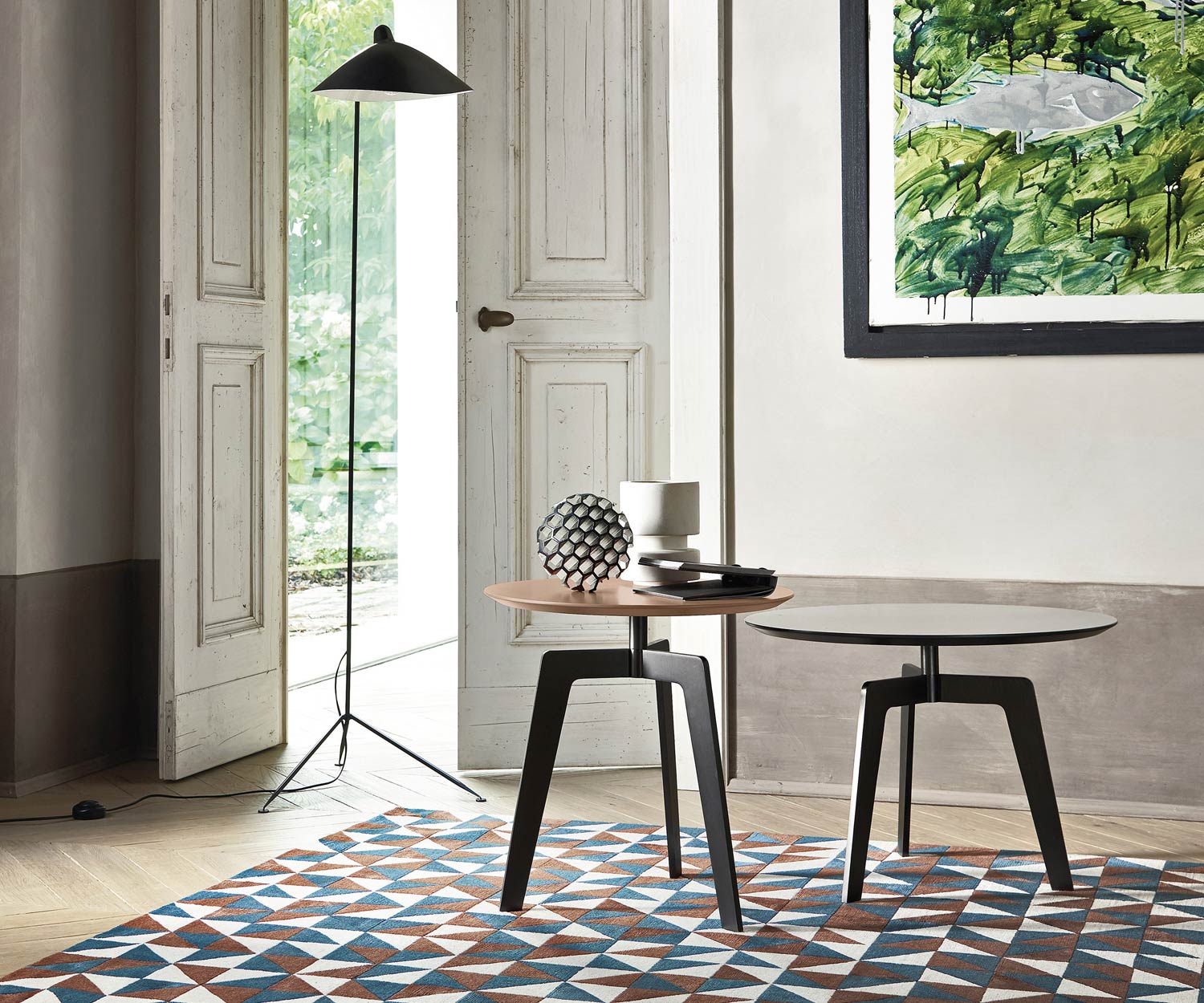 Hochwertiger Livitalia Lotus Beistelltisch Matt lackiert Hochwertiger Livitalia Lotus Beistelltisch Matt lackiert