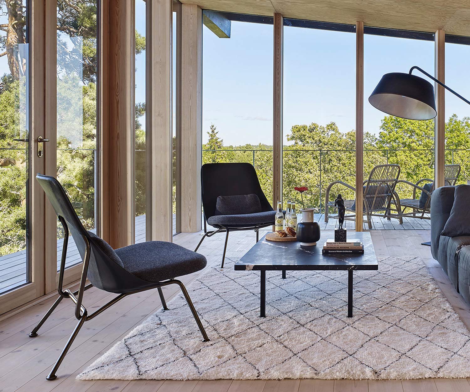 Hochwertiger Prostoria Design Sessel Strain Leder Schwarz Gestell in Schwarz Hochwertiger Prostoria Design Sessel Strain Leder Schwarz Gestell in Schwarz