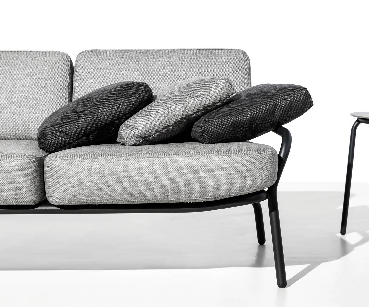 Modernes Todus Starling Design Gartensofa 3 Sitzer auf Dachterrasse Modernes Todus Starling Design Gartensofa 3 Sitzer auf Dachterrasse