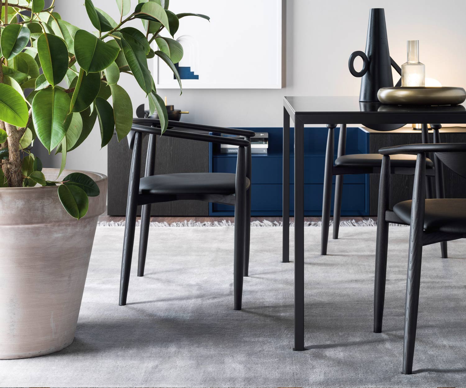 Rose massiver Holz Stuhl in Eiche Carbone dunkel mit Bezug in Anthrazit Rose massiver Holz Stuhl in Eiche Carbone dunkel mit Bezug in Anthrazit