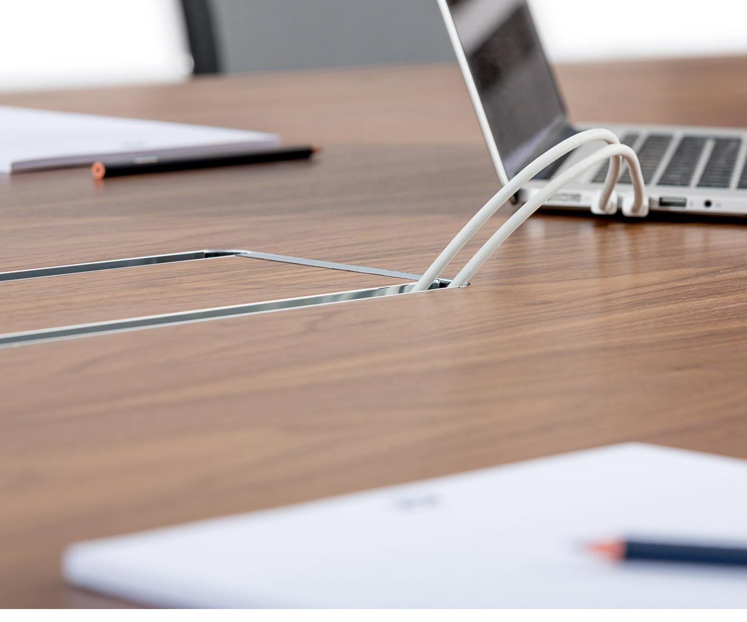 ICF Unitable Manager Buerotisch Kabelkanal Steckdose unter dem Tisch ICF Unitable Manager Buerotisch Kabelkanal Steckdose unter dem Tisch