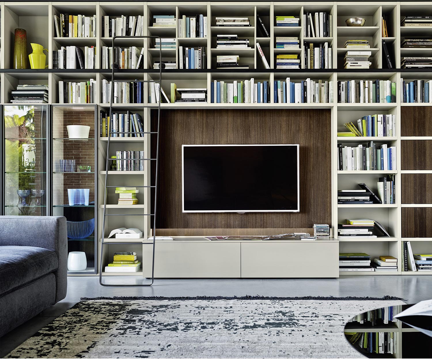 Livitalia Design Bücherregal mit Leiter und TV Paneel Livitalia Design Bücherregal mit Leiter und TV Paneel