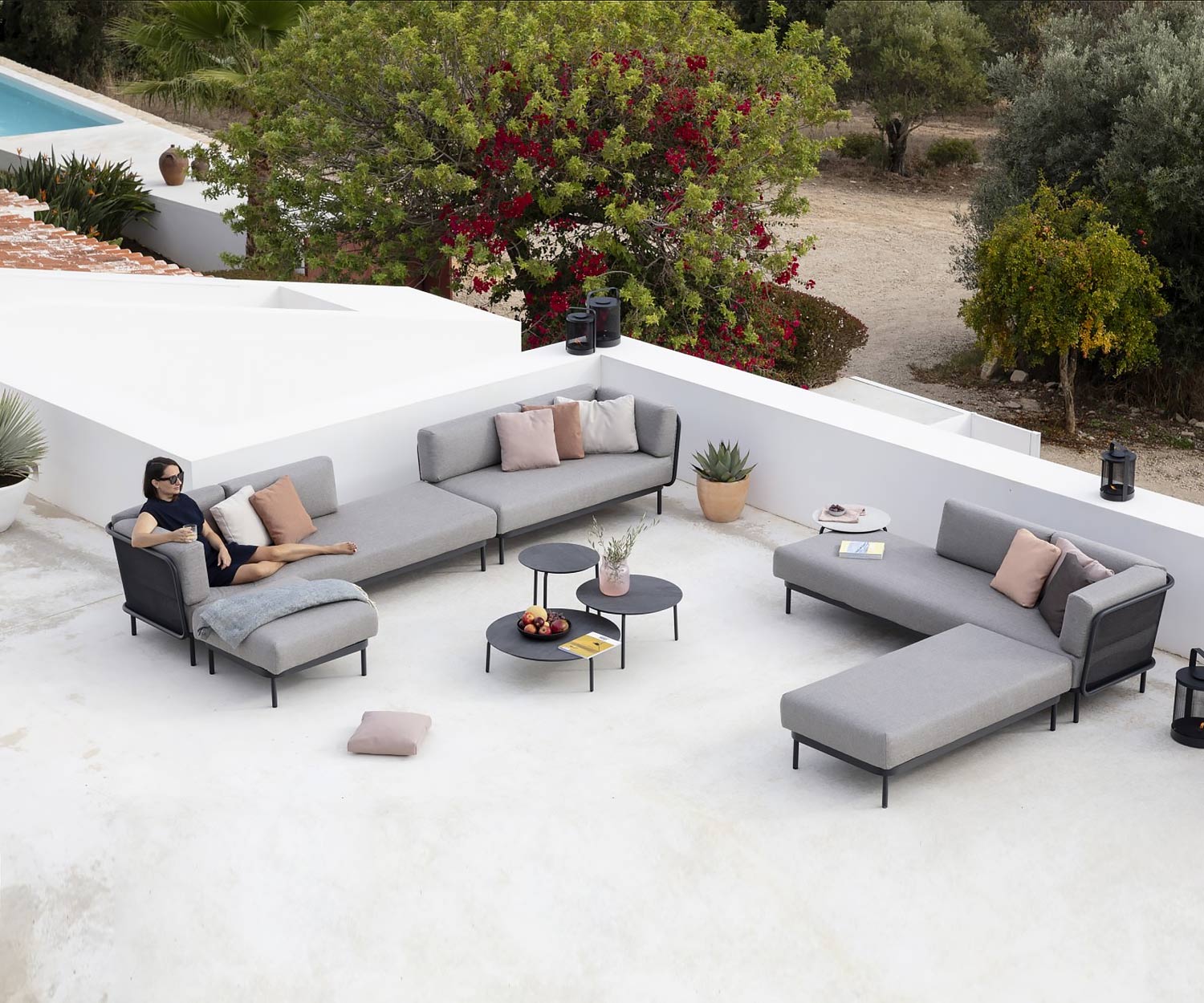 Hochwertiges Todus Baza Design Loungesofa im Winkel aufgestellt Hochwertiges Todus Baza Design Loungesofa im Winkel aufgestellt
