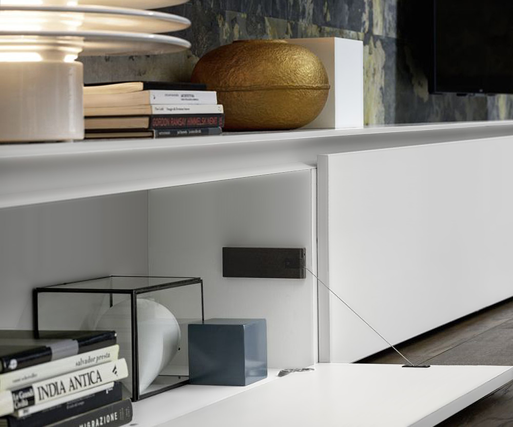 Design Lowboard Reverse Klapptür mit automatischen schließen und öffnen Design Lowboard Reverse Klapptür mit automatischen schließen und öffnen