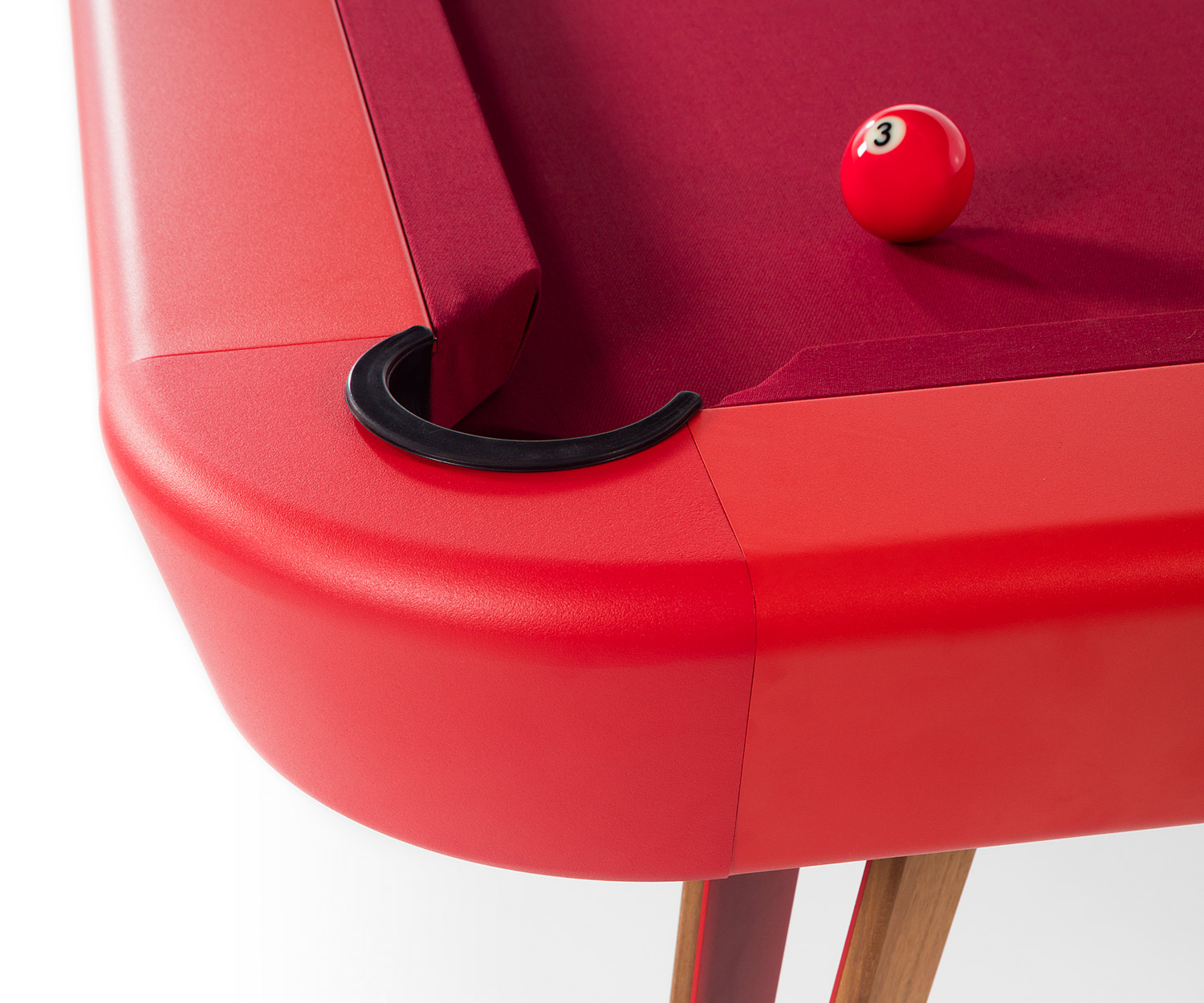 RS Barcelona Design Tisch Billard im Detail roter Bezug rote Lackierung