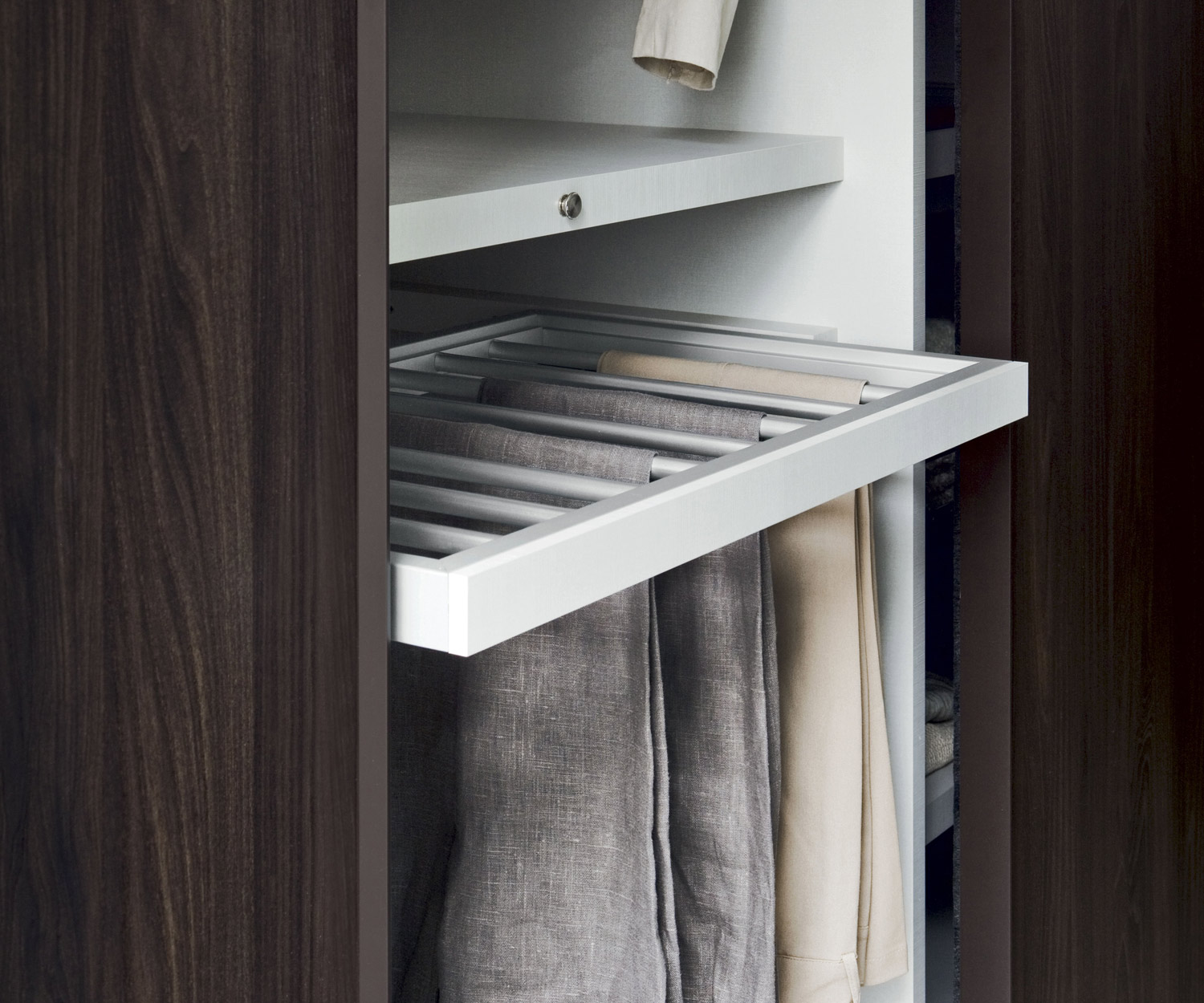 Ausziehbarer Armadi Hosenhalter als Zubehör für Novamobili Kleiderschränke Ausziehbarer Armadi Hosenhalter als Zubehör für Novamobili Kleiderschränke