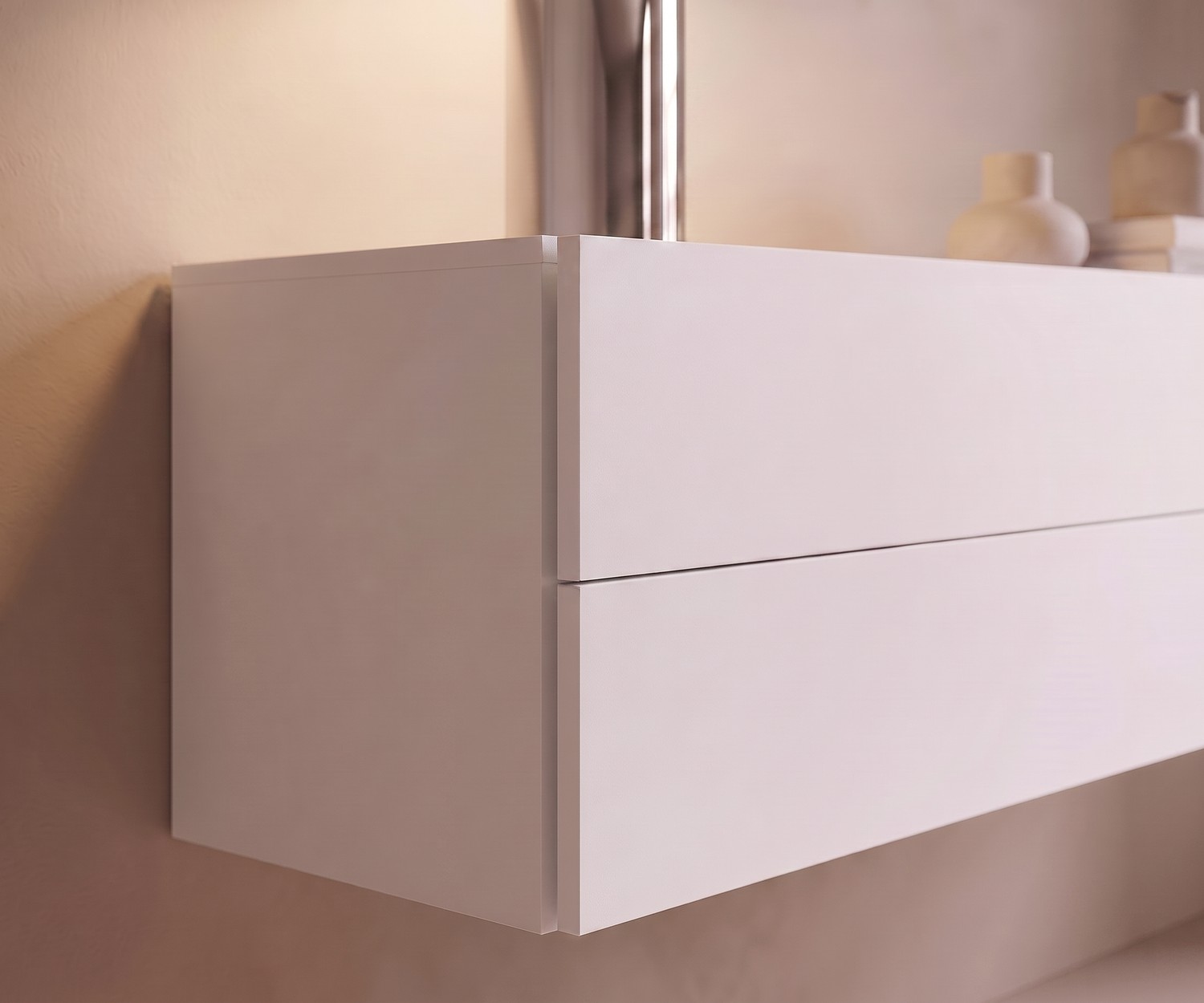 Novamobili Hängekommode Easy in Weiß Hängekommode Easy von Novamobili für das Schlafzimmer in Mattweiß, modernes griffloses Design mit zwei Schubladen.