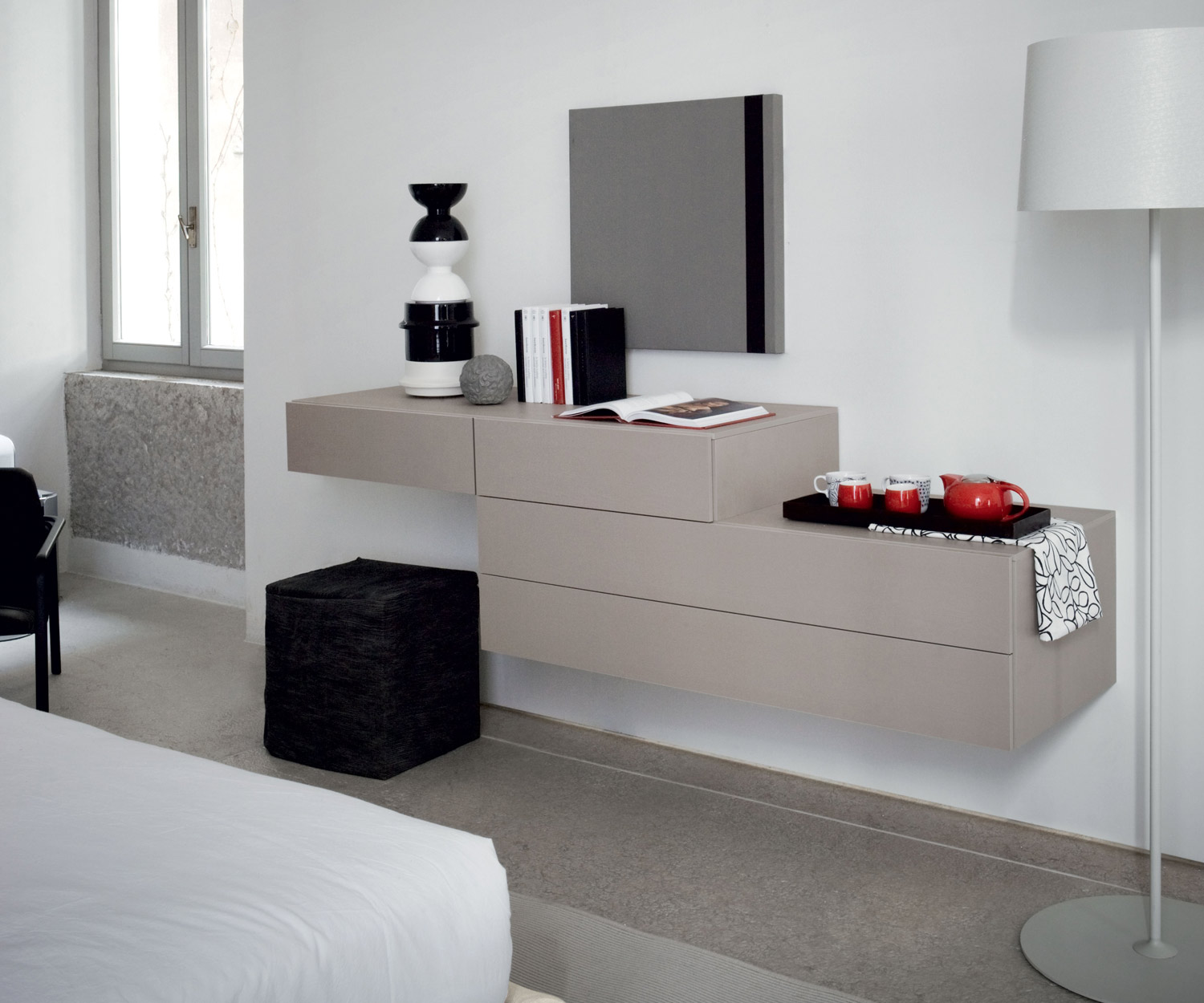Easy 2 Hängekommode Beige Matt mit Nachttisch Easy 1 kombiniert Easy 2 Hängekommode Beige Matt mit Nachttisch Easy 1 kombiniert