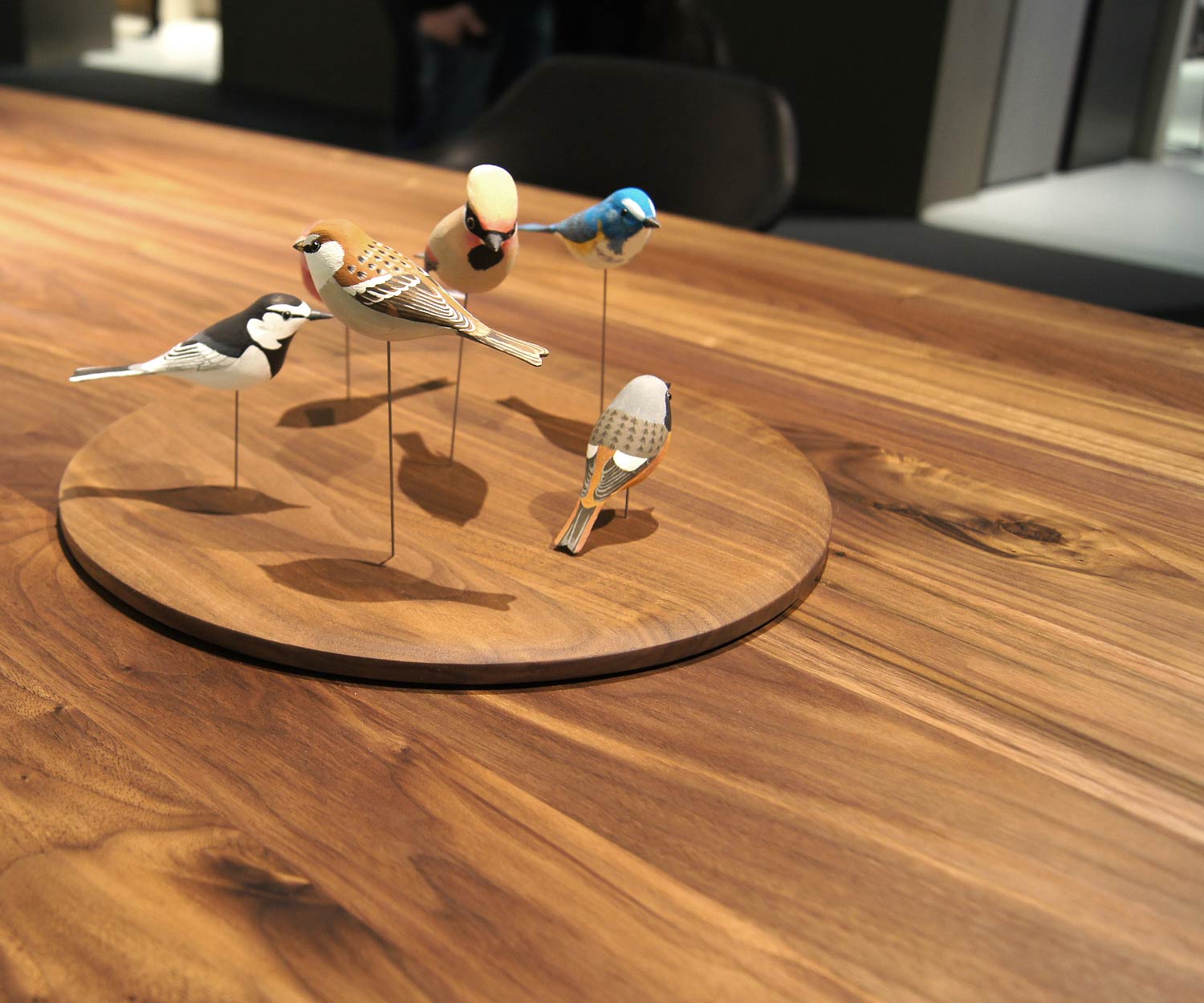 Conde House Ten Designer Esstisch mit Walnuss Tischplatte und Deko Conde House Ten Designer Esstisch mit Walnuss Tischplatte und Deko