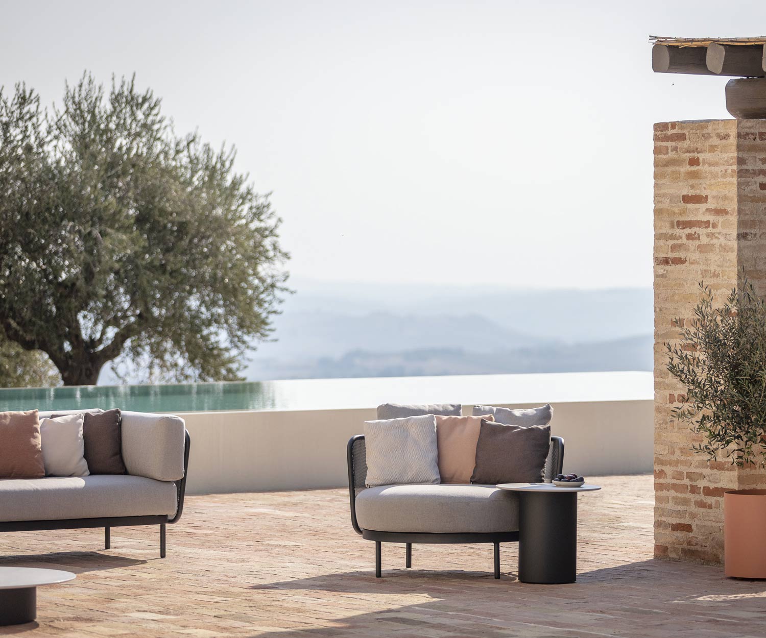 Moderne Todus Baza Round Designer Lounge mit Bezug Grau Moderne Todus Baza Round Designer Lounge mit Bezug Grau