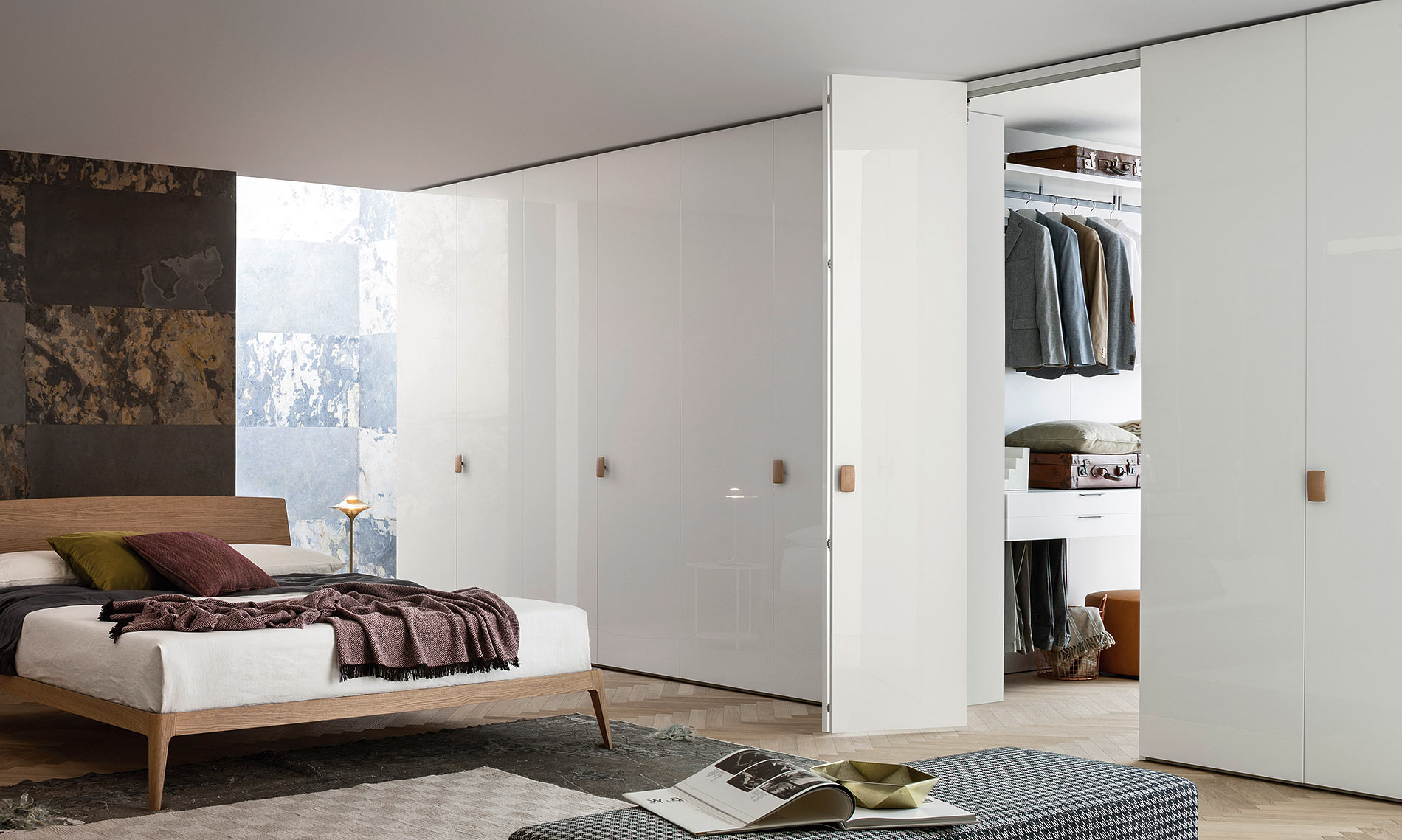 Kleiderschrank mit Durchgang