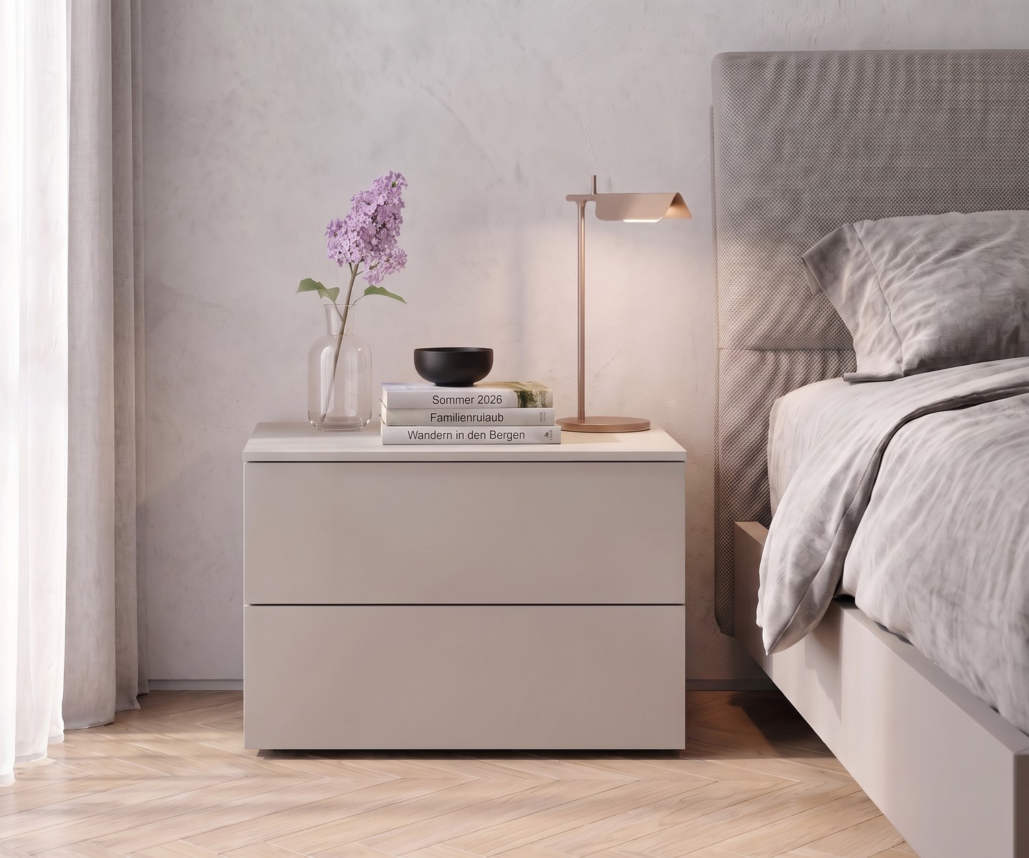 Livitalia Atena Nachttisch mit Schubladen im Schlafzimmer neben dem Bett, moderner beige-grauer Stil aus Italien.