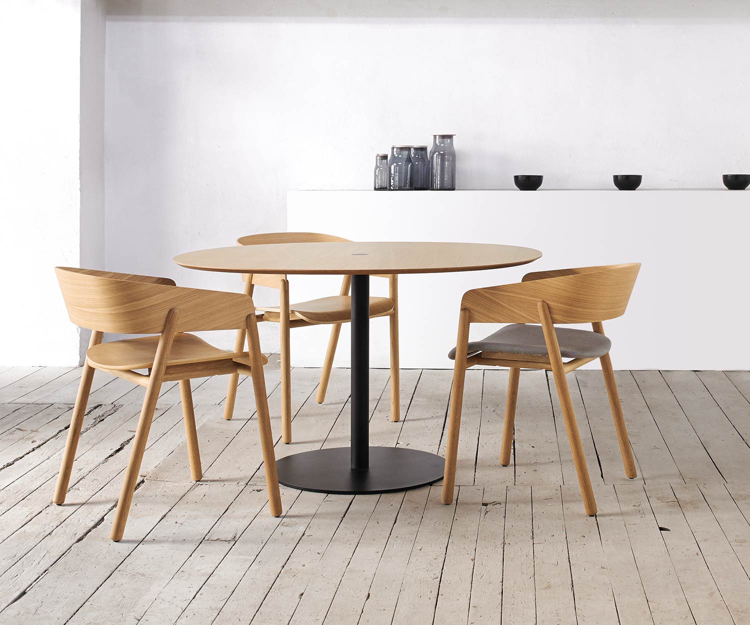 Punt Design Massivholz Esszimmerstuhl aus Eiche Punt Design Massivholz Esszimmerstuhl aus Eiche