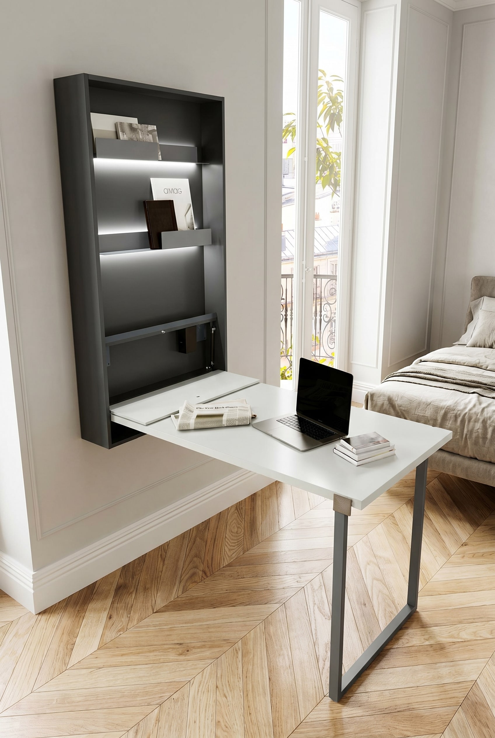 Ein an der Wand montierter Klapptisch, der sich aus einem sehr flachen Schrank herausfaltet. Ein an der Wand montierter Klapptisch, der sich aus einem sehr flachen Schrank herausfaltet.