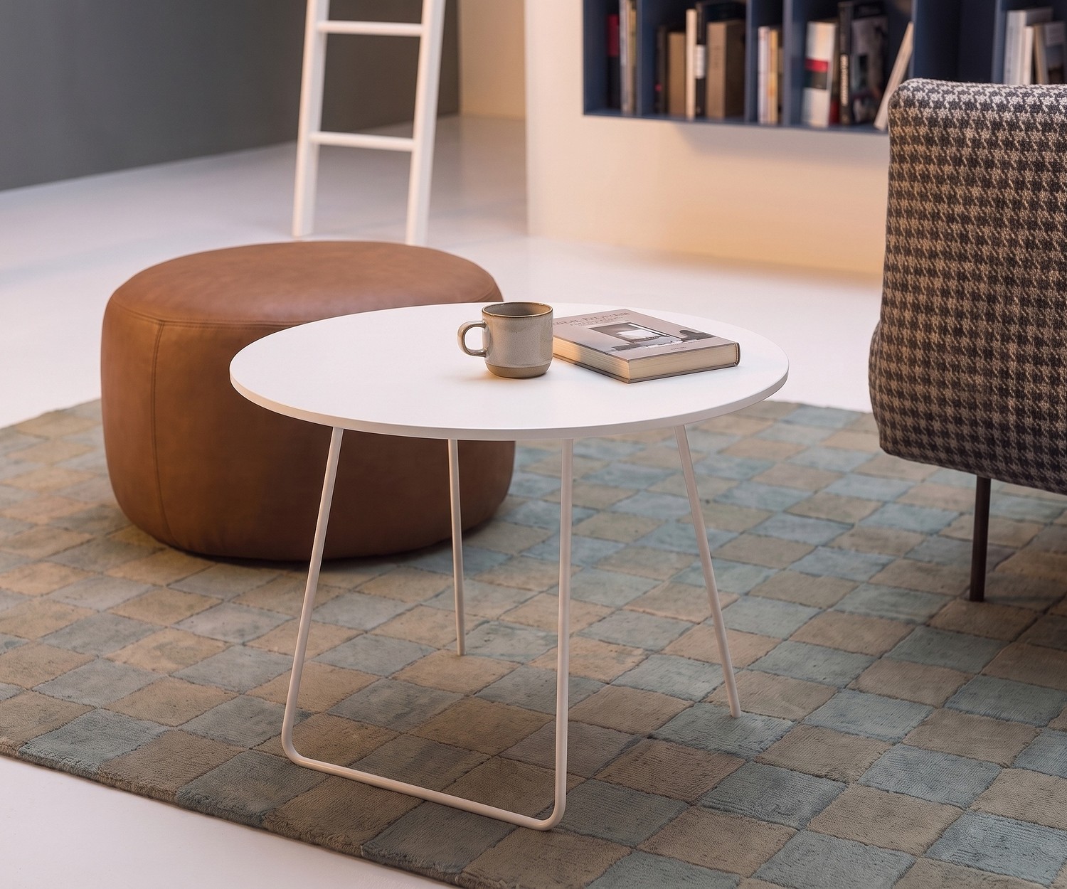 Novamobili Couchtisch Orbis in Weiß Novamobili Couchtisch Orbis Beistelltisch im modernen Wohnzimmer mit weißer runder Tischplatte und filigranem Metallgestell