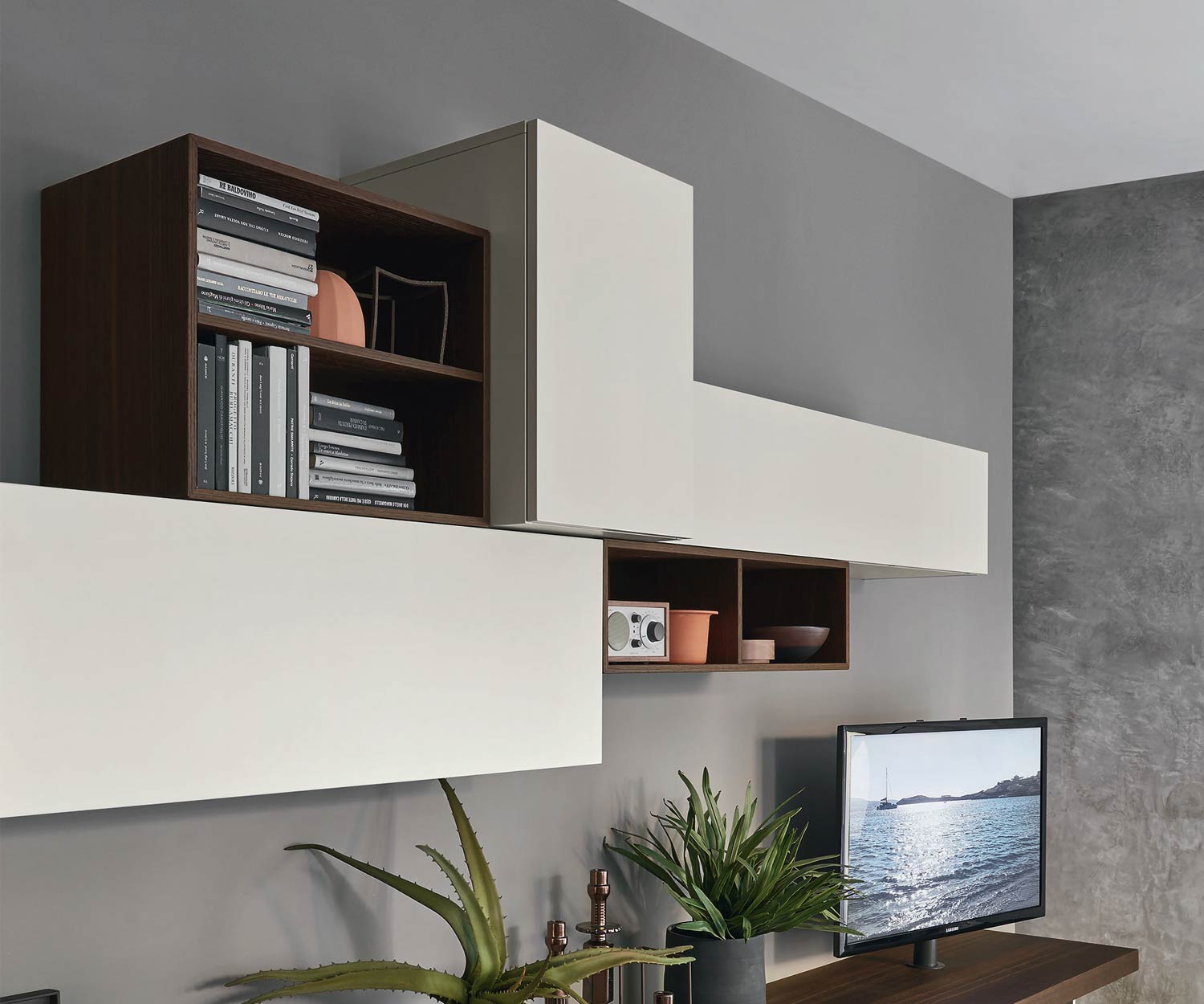 Moderne Livitalia Design Wohnwand C52 im Detail die hellgrauen Hängeschränke Moderne Livitalia Design Wohnwand C52 im Detail die hellgrauen Hängeschränke