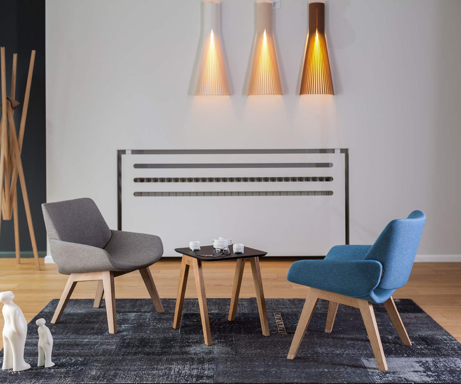 Prostoria Designer Sessel Monk mit grauem und blauem Stoffbezug Prostoria Designer Sessel Monk mit grauem und blauem Stoffbezug