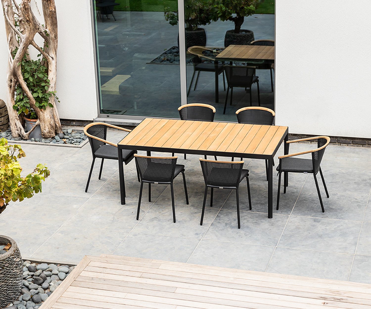 Wetterfester Oasiq Riad Design Garten Stuhl mit Aluminium Gestell auf Terrasse Wetterfester Oasiq Riad Design Garten Stuhl mit Aluminium Gestell auf Terrasse