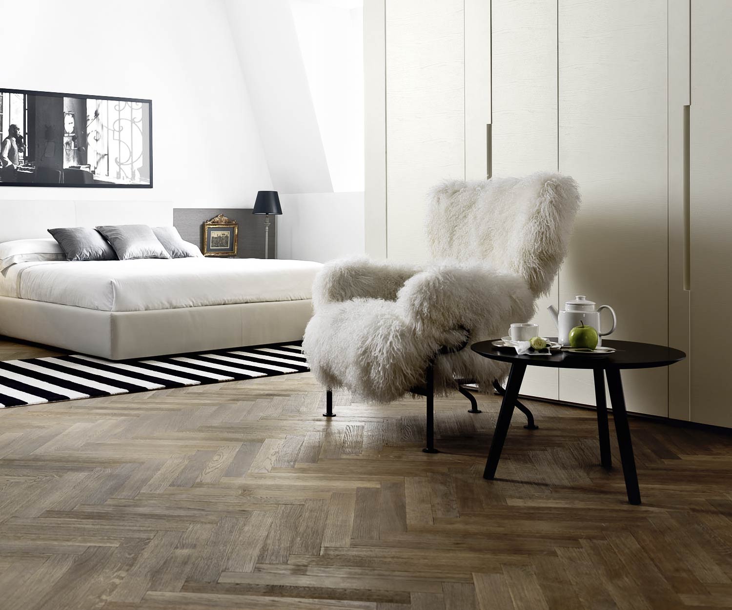 Livitalia Design Beistelltisch Trio neben einem Sessel Livitalia Design Beistelltisch Trio neben einem Sessel