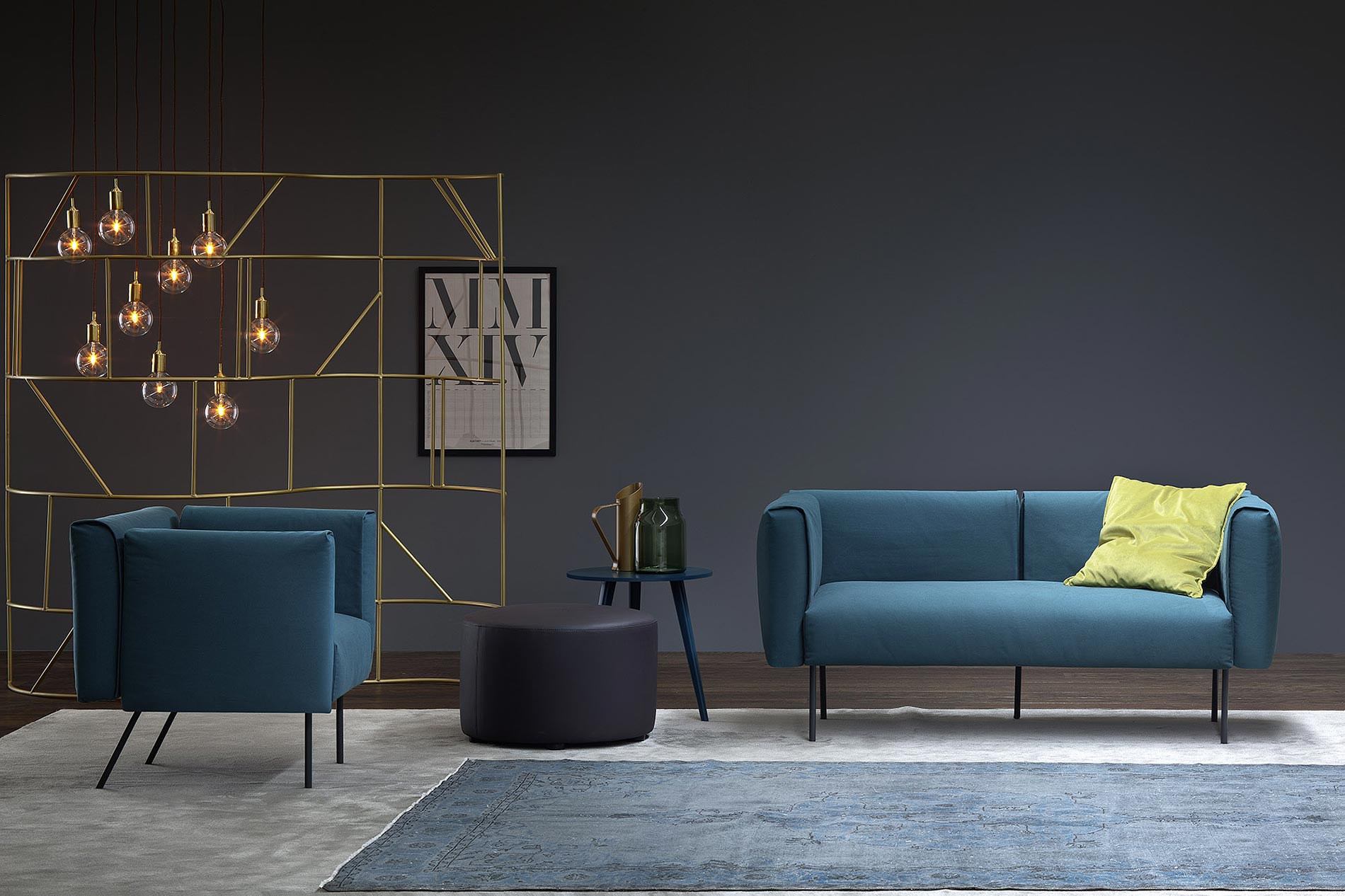 Design 2 Sitzer Sofa auf schlanken Beinen