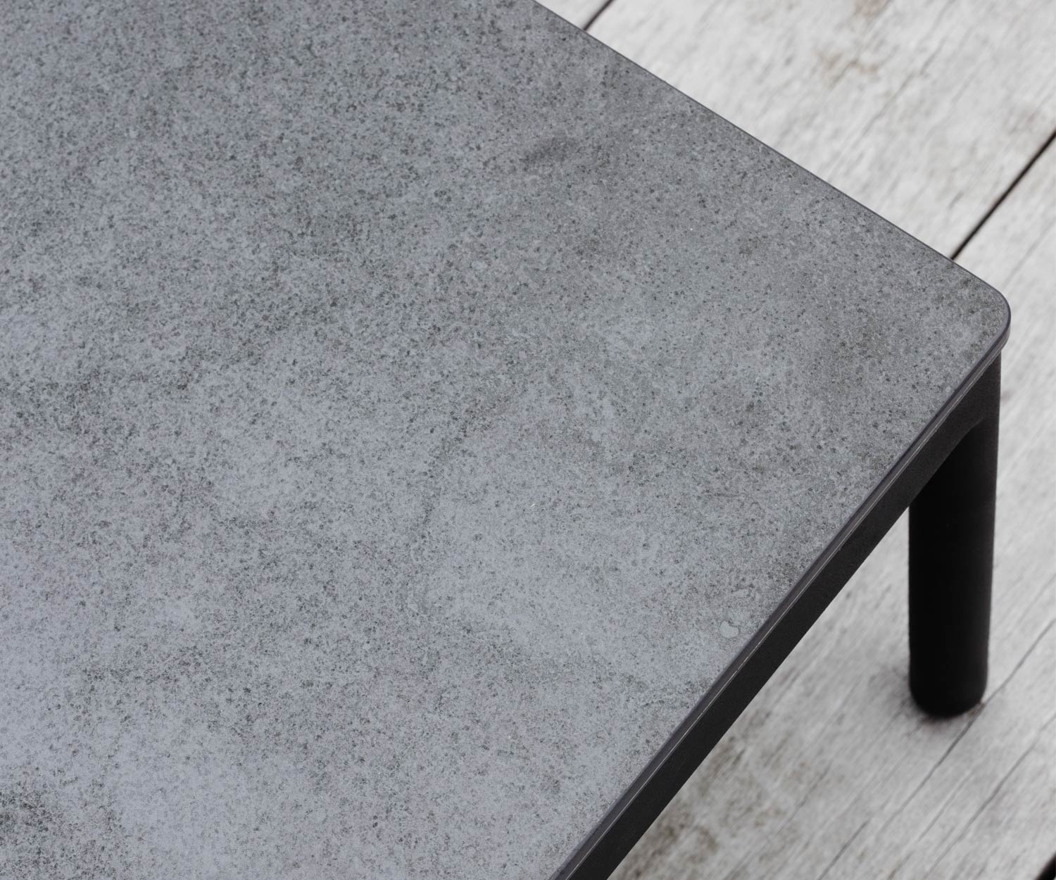 Exklusiver Oasiq Riad Design Beistelltisch mit Teakholz Top Exklusiver Oasiq Riad Design Beistelltisch mit Teakholz Top