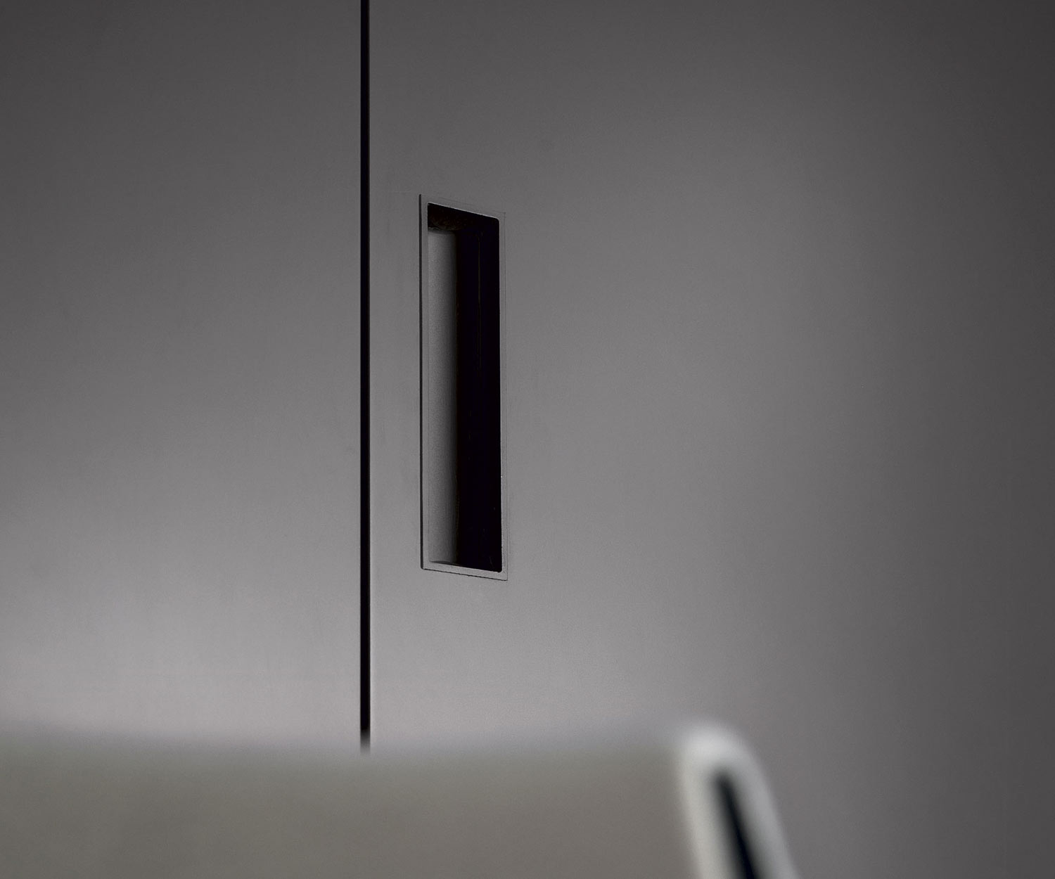 Moderner Novamobili Eckkleiderschrank mit Alfa Griff YNCA im Detail Moderner Novamobili Eckkleiderschrank mit Alfa Griff YNCA im Detail