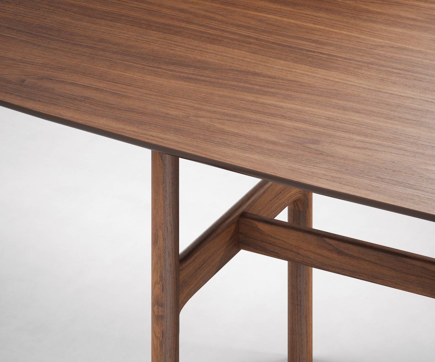 Detail Massivholzgestell furnierte Tischplatte Walnuss Nussbaum Detail Massivholzgestell furnierte Tischplatte Walnuss Nussbaum