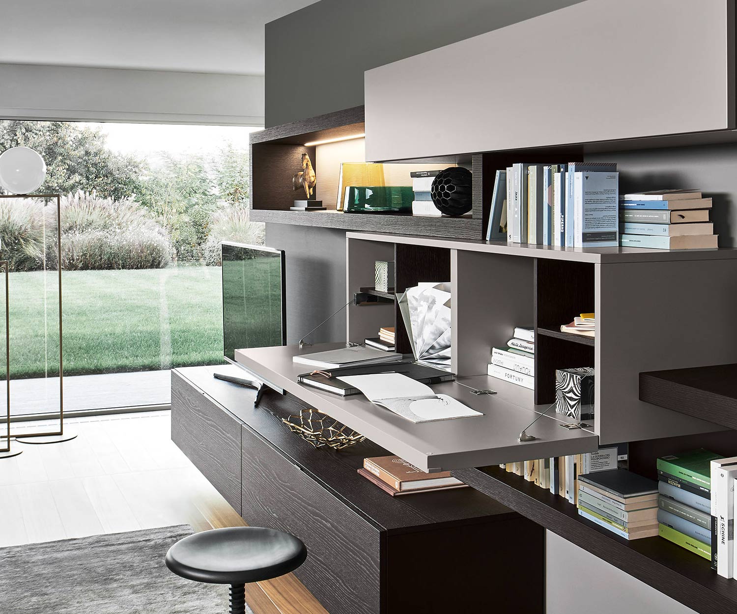 Aufklappbarer Livitalia Cartesio Hängeschrank mit Schreibtisch für Homeoffice Aufklappbarer Livitalia Cartesio Hängeschrank mit Schreibtisch für Homeoffice